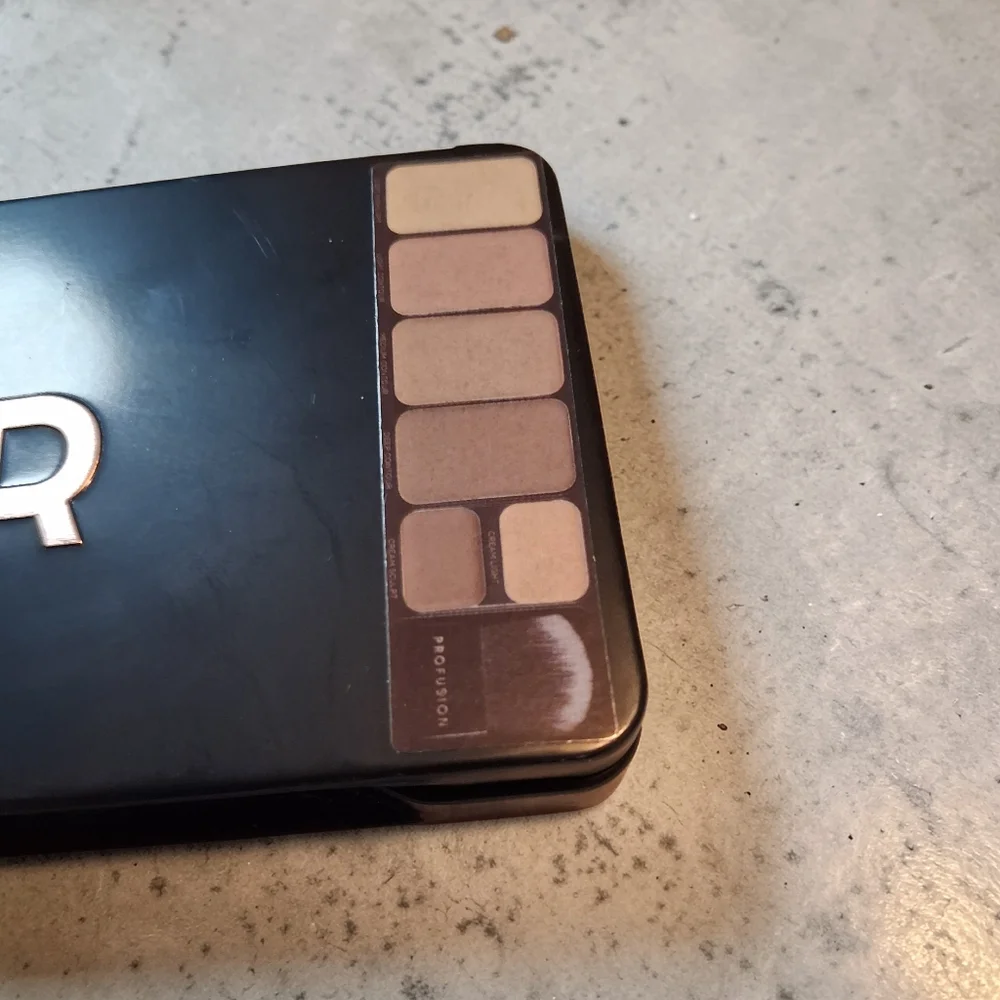 Profusion Contour Makeup Case